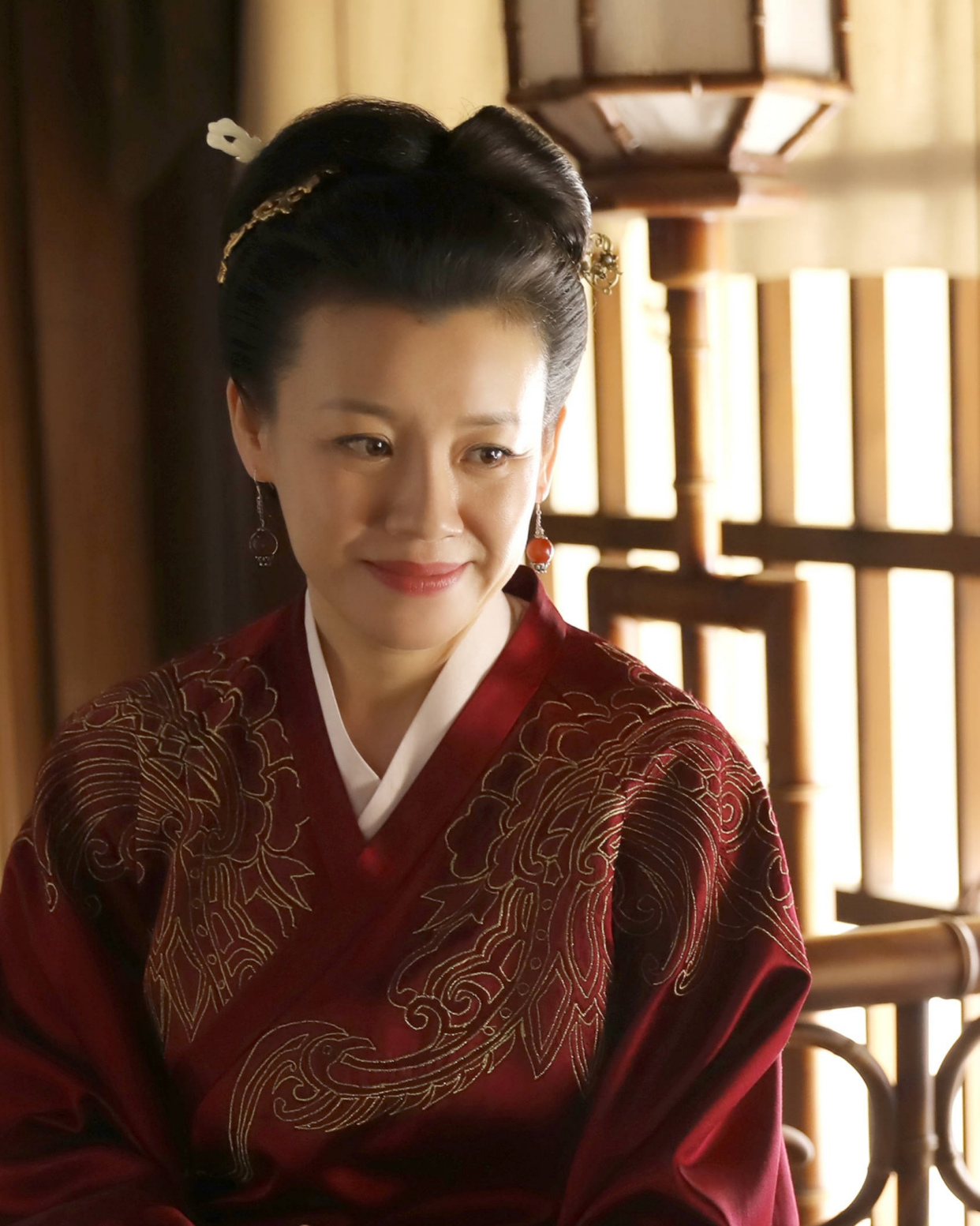 45岁刘琳火了很敢穿正面玉女背面欲女这还是我认识的大娘子