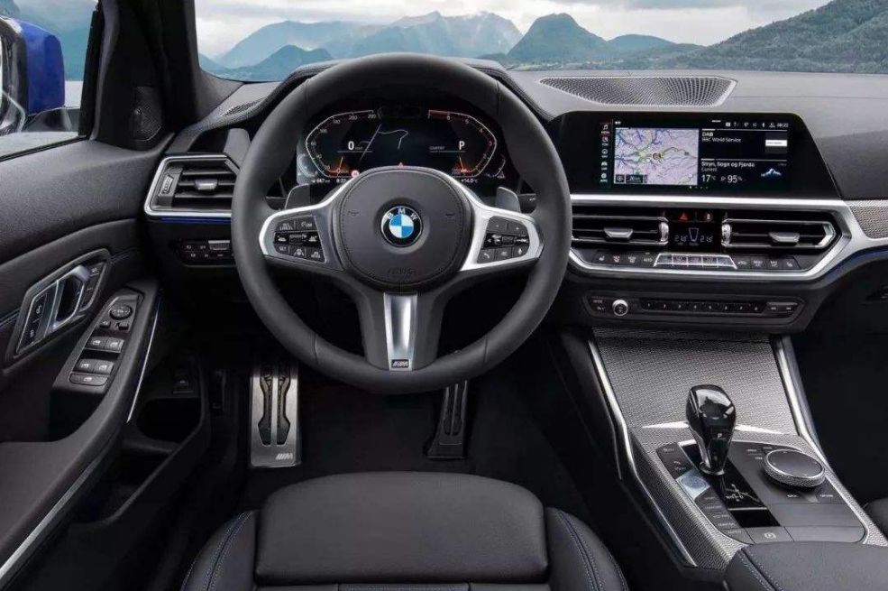 全新一代宝马3系欲重振雄风，凯迪拉克CT5竟成拦路虎？