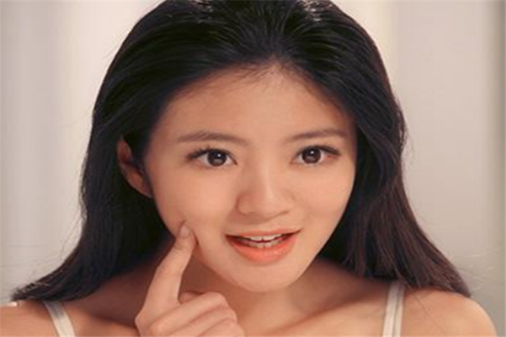 不出名就回家继承财产的女明星,赵露思在边缘,而她永远没有机会