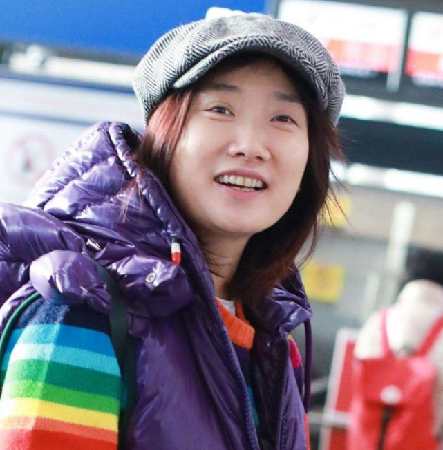 凤凰传奇"玲花"近照曝光,看到生图下素颜,这才是38岁的模样