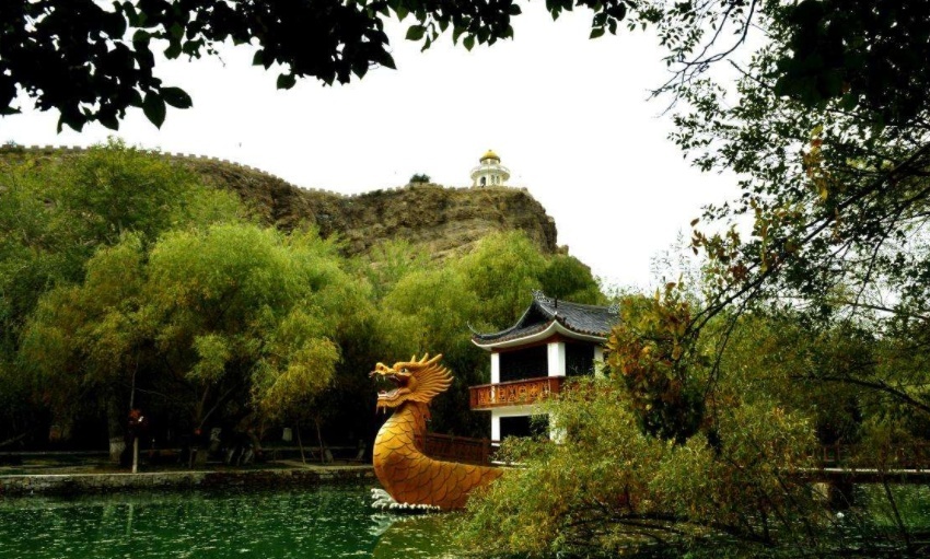 正文               这里的九眼泉也是十分有趣的,泉水为田,一共有九