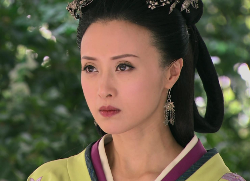 《高山下的花环》是她演过的第一部电视剧.