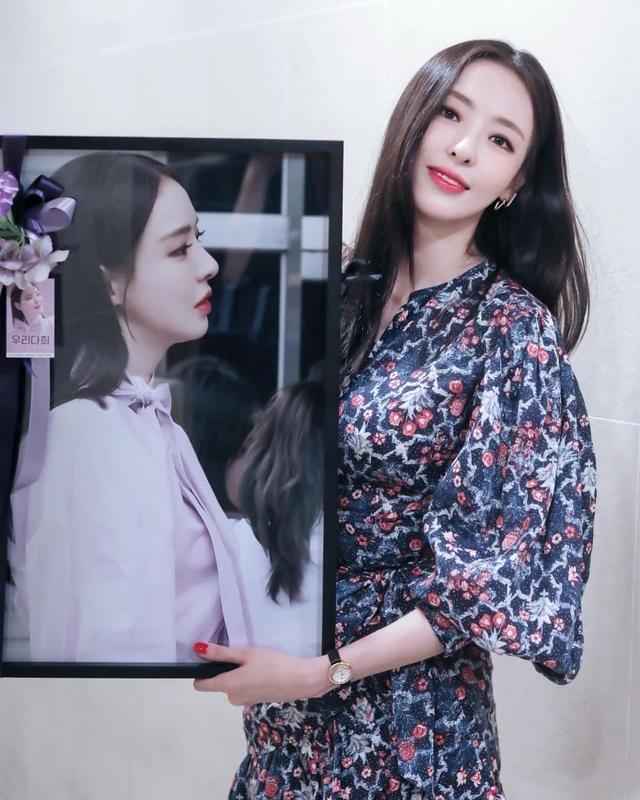 当年20岁偶像在演唱会上公开高中生女友,竟然是霸气欧尼李多熙|吴钟赫