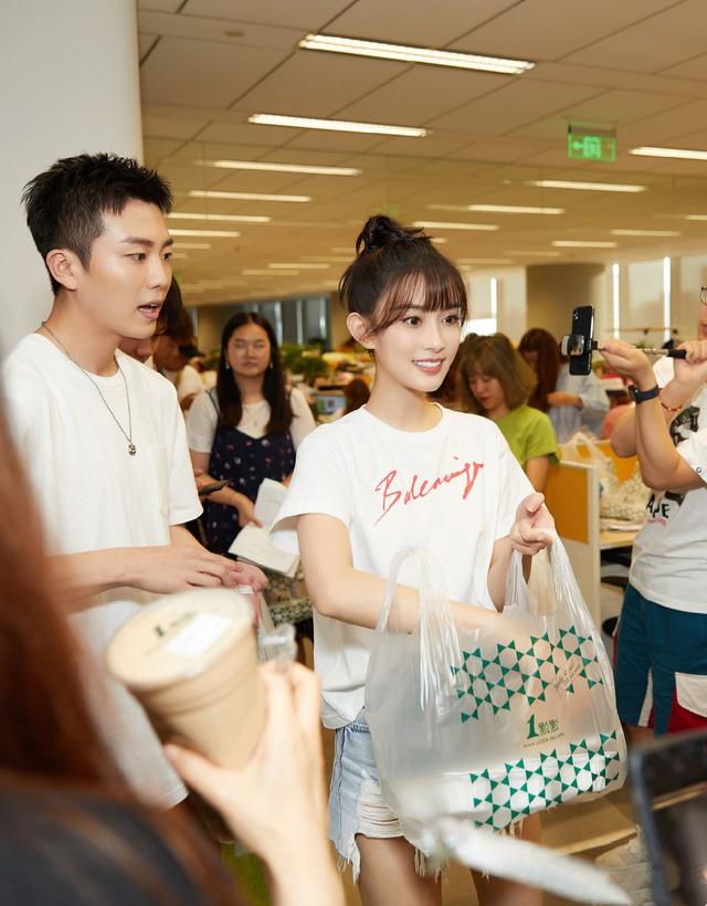 陈情令中"欠揍的温晁",穿上风衣戴金丝眼镜太帅了,忍不住心动|贺鹏