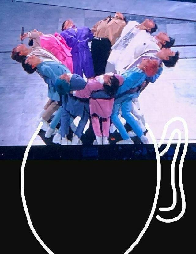 r1se开花式鞠躬引人爆笑网友他们是不是对鞠躬有什么误解