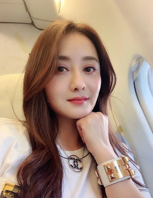 陈德容近照,45岁仍美似少女,嫁富豪8年至今膝下无子