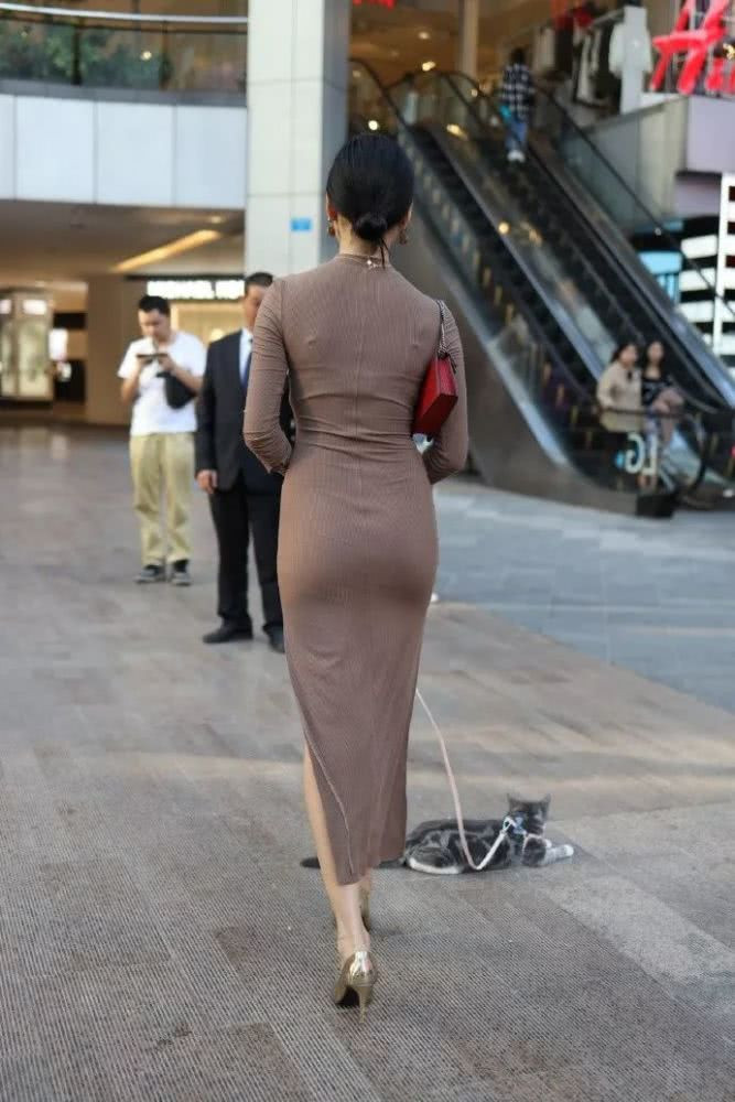 万万没想到这一件贴身裙很适合苹果臀穿了吧