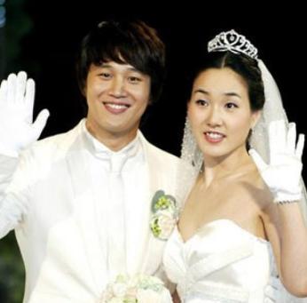 在影视作品中经常演硬汉的黄政民,也是一位专情男人.