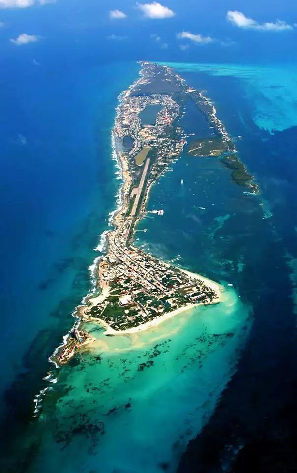 正好是明星们最爱扎堆的一处度假胜地——位于墨西哥尤卡坦半岛东北端