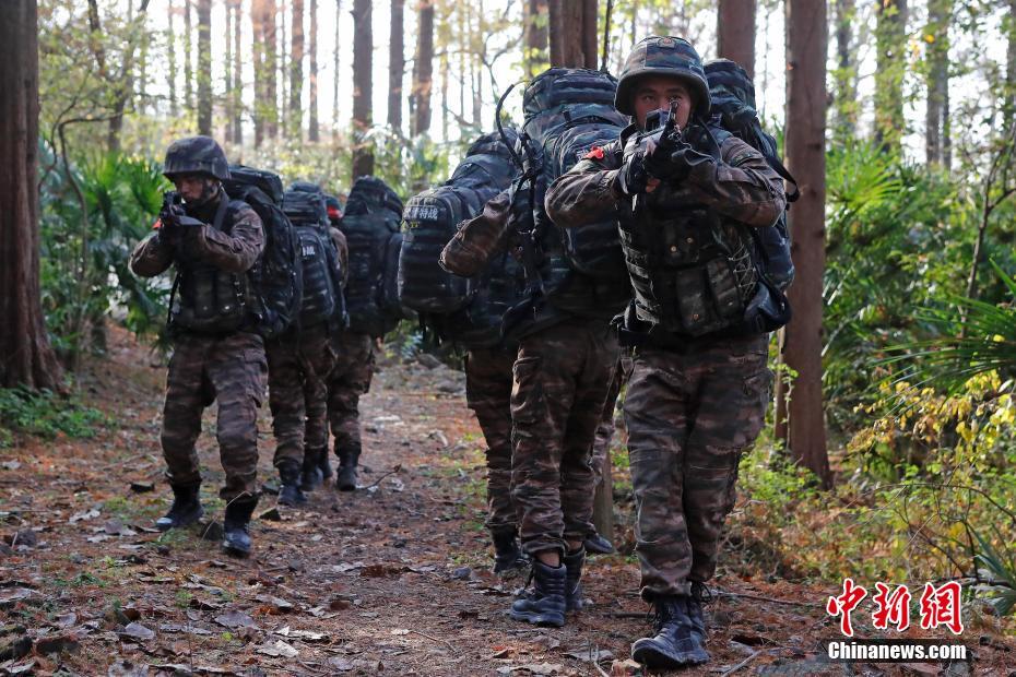 武警上海總隊拉開魔鬼周與冬季大練兵武警上海總隊拉開魔鬼周與冬季大