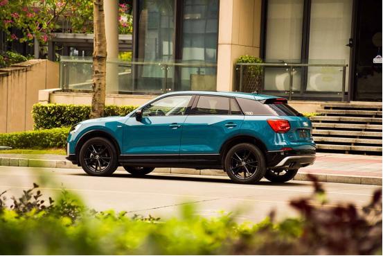 奥迪Q2L居然摆出了高达5.3万元优惠的立牌！卖不动不是理由