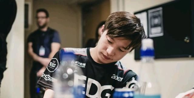 edg厂长首谈退役:每一年都有想过,但每一年都会不甘心|edg战队|厂长