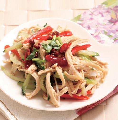 三道鸡腿肉做成的凉拌菜,全都快速上桌,开胃下饭还解腻