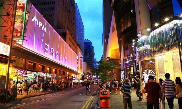 购物欲在上升，国内香港一日游