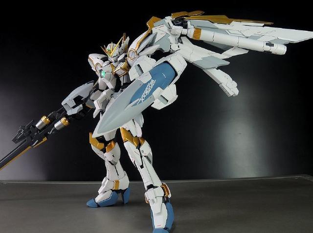 "镶金边"的飞翼高达ew早期型