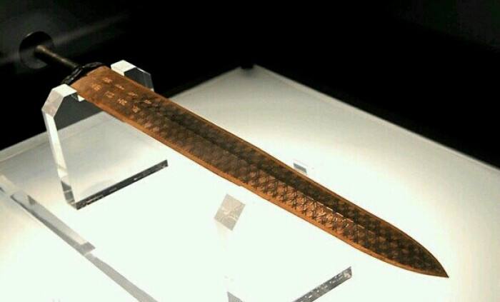 秦始皇的佩剑2000年不锈还能削铁如泥它是怎么制作的