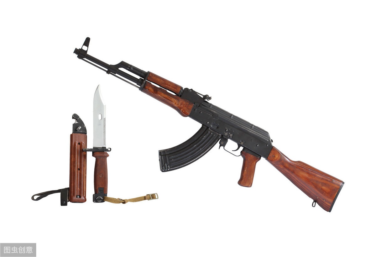 sks步枪的刺刀,折叠在枪管下方,射击时会不会伤到手?