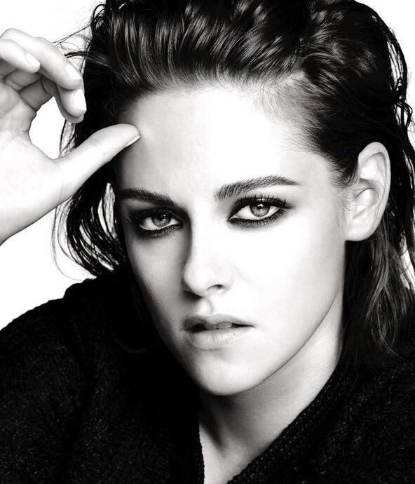 暮光女获评好莱坞"十年女演员",演技好到炸,帅气优雅齐演绎