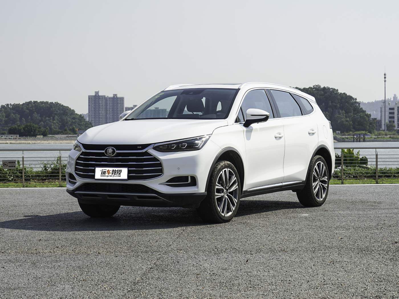 车够不够硬，撞完就知道啦~2019年这几款车实测很给力！