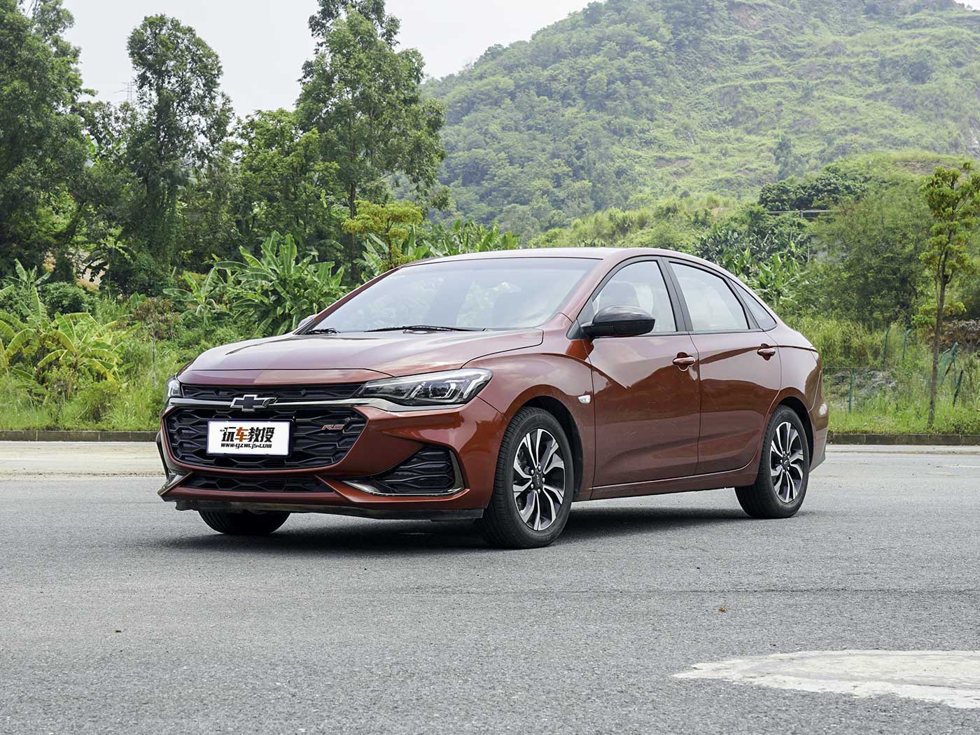 车够不够硬，撞完就知道啦~2019年这几款车实测很给力！