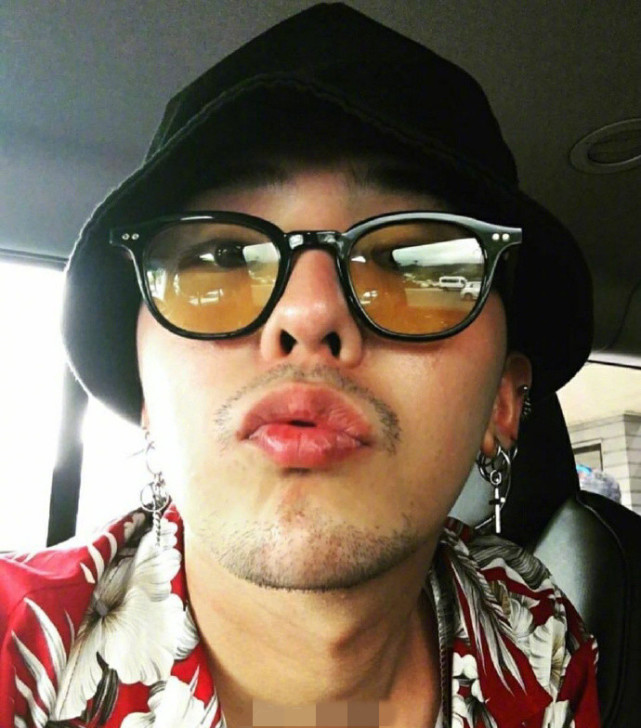 不过近日,一组权志龙满脸胡子的照片被大家疯传,不少迷妹都被他的成熟
