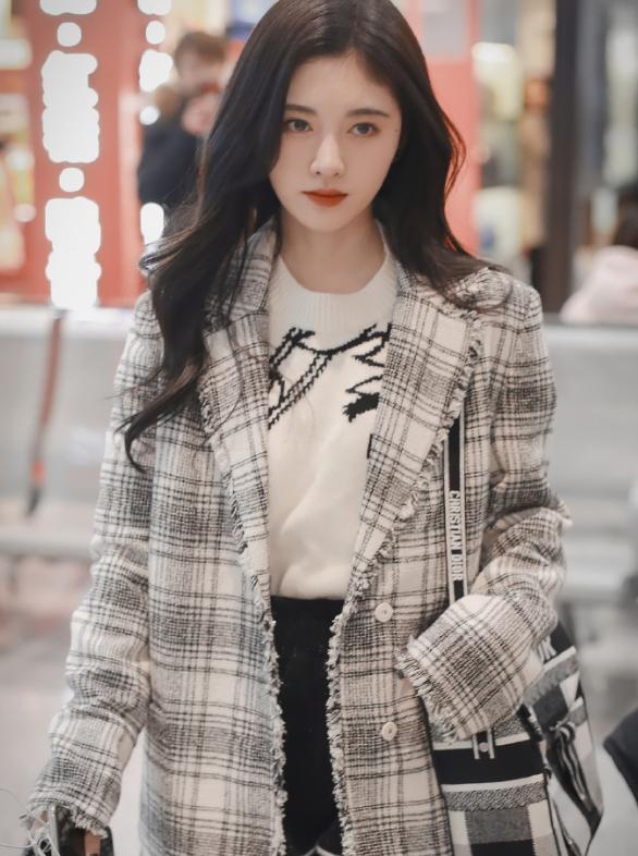 漫画少女鞠婧祎,小香风西装穿出御姐范,妥妥的生图杀手