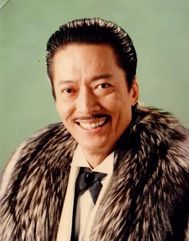 72岁反派专业户方刚近照面容苍老难认一生未婚但儿孙满堂