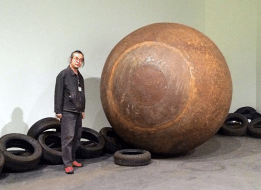 假如100公斤的铁球被扔进10000米深的马里亚纳海沟它会变形吗