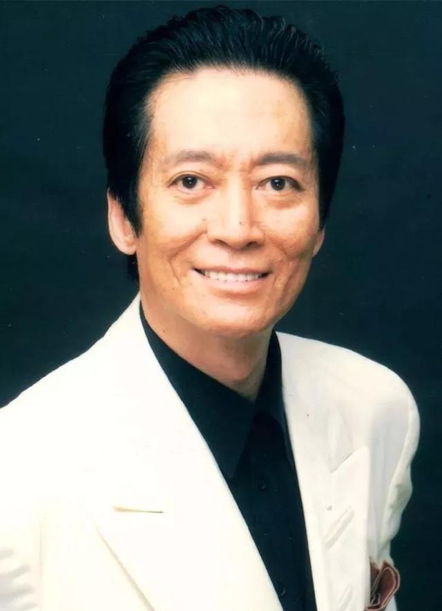 72岁反派专业户方刚近照面容苍老难认一生未婚但儿孙满堂