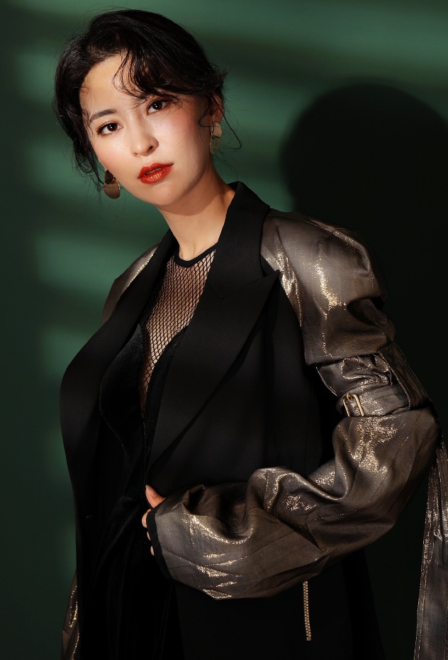 凭借陈情令成功翻身的"虞夫人",30岁穿上渔网裙,美到不敢认