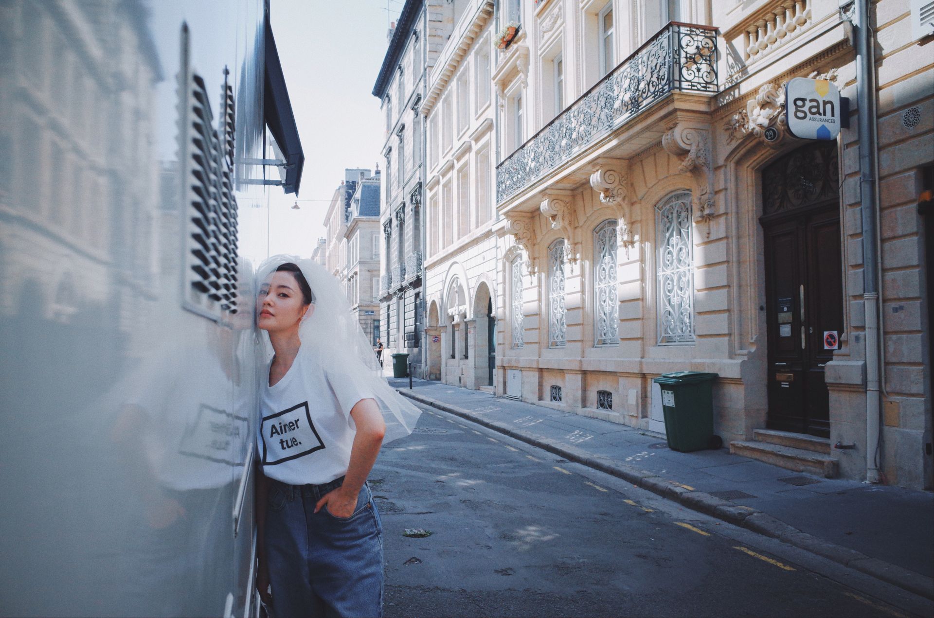 t恤 牛仔搭配头纱,张天爱小姐姐,是想要结婚的节奏?