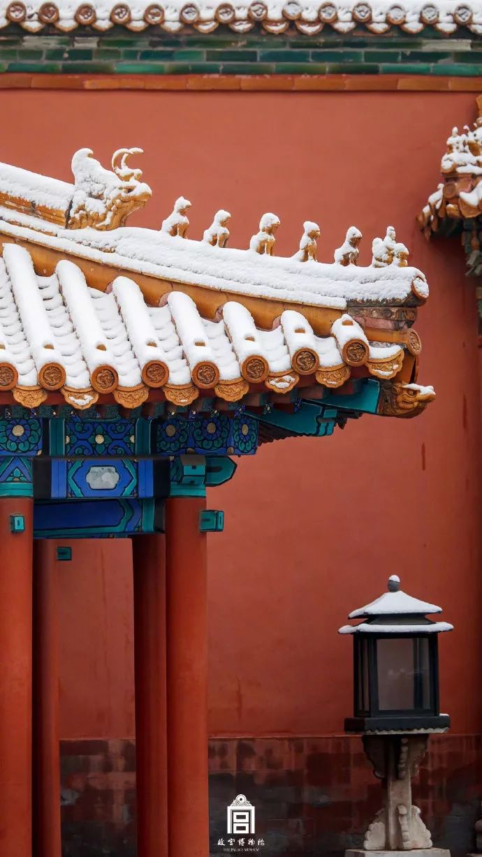 能衬托雪景后的故宫如此美,少不了美醉了的故宫的颜色,霜色凄凄,蔼色