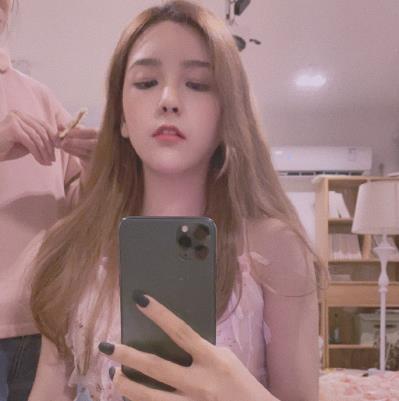 rita再现富婆人设白色小腿袜lo娘风写真32岁猛男直接告白