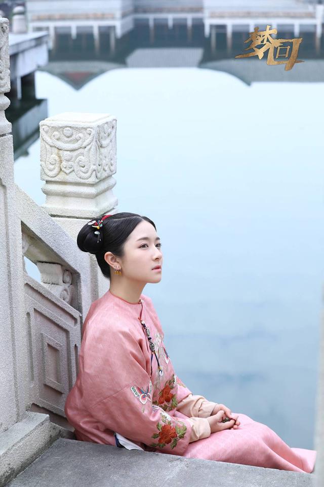 李兰迪《梦回大清》造型被吐槽,看看她的现代私服,明明又美又酷