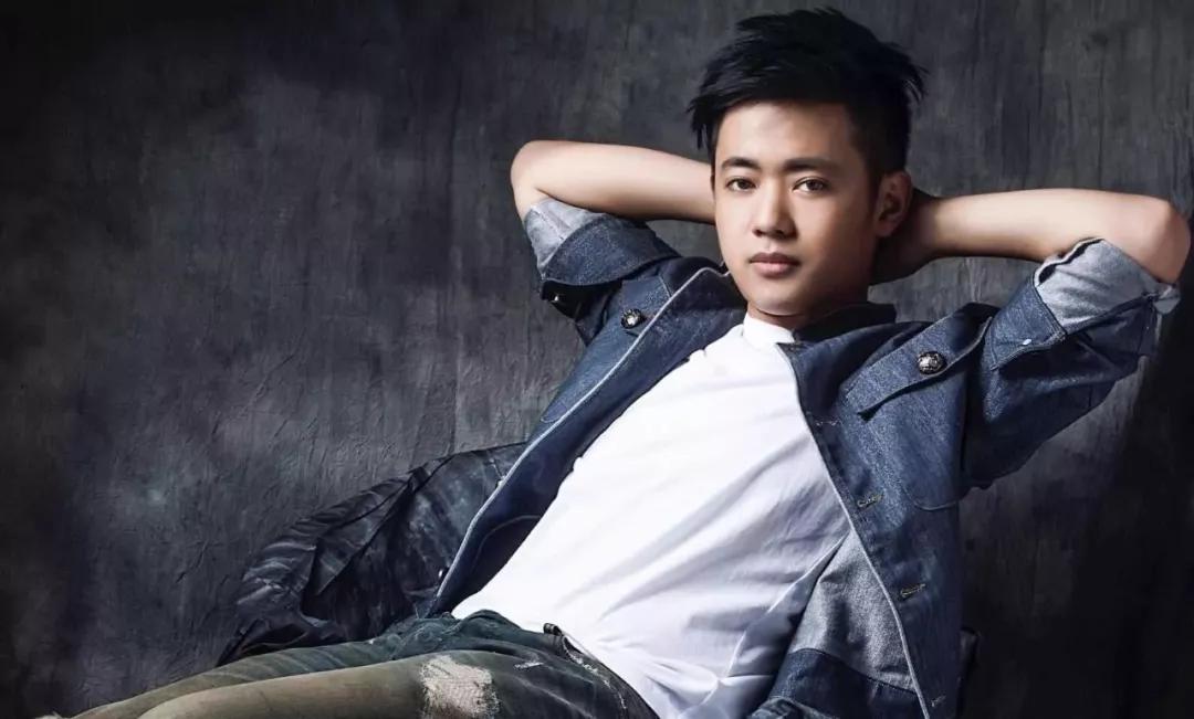 胖班长,如今也54岁了,家庭幸福儿子成才|炊事班|洪剑涛|班长_新浪新闻