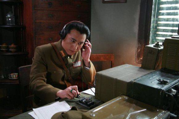 演技了得,小16岁老婆长的漂亮有气质,5岁儿子颜值比他还高