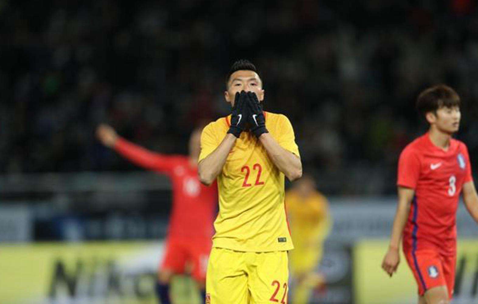 这份让人笑岔气的国足名单如下:-门将:刘殿柱,董春雨,邹德海;-后卫:王