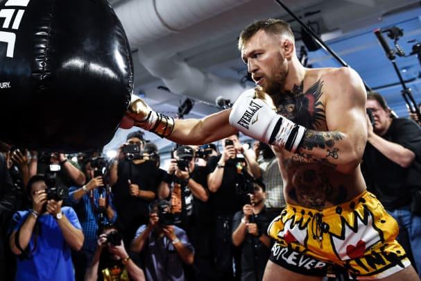 去年10月,嘴炮惨遭小鹰4回合降服,输掉了职业生涯最重要的一次比赛.