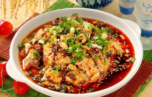 口水鸡,色香味俱全,满满的辣椒油,让人看着就流口水