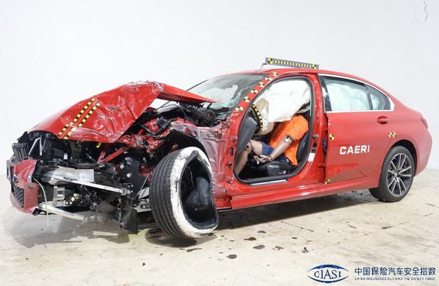 华晨宝马3系长轴版中保研碰撞测试：安全性十足，就是修不起
