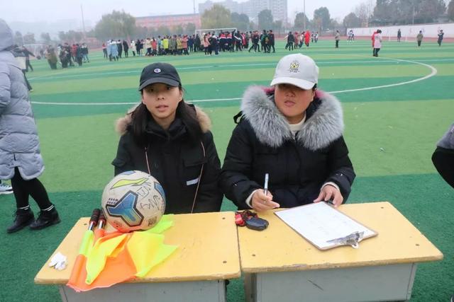 阜南一初举行校园足球联赛开幕式暨揭牌仪式——丰富学生校园生活