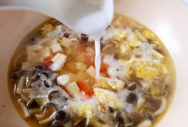 感冒发烧,胃口总不好,婆婆做了这道汤,发烧也要喝2碗