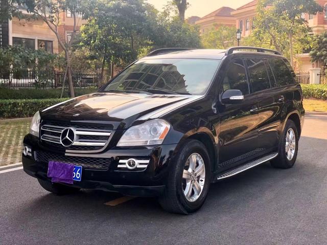 实拍奔驰gl450售价8万,大气高档的外观,散发着时尚与豪华气质