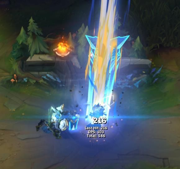 开启时背后会喷火,大宝剑也会充斥闪电.