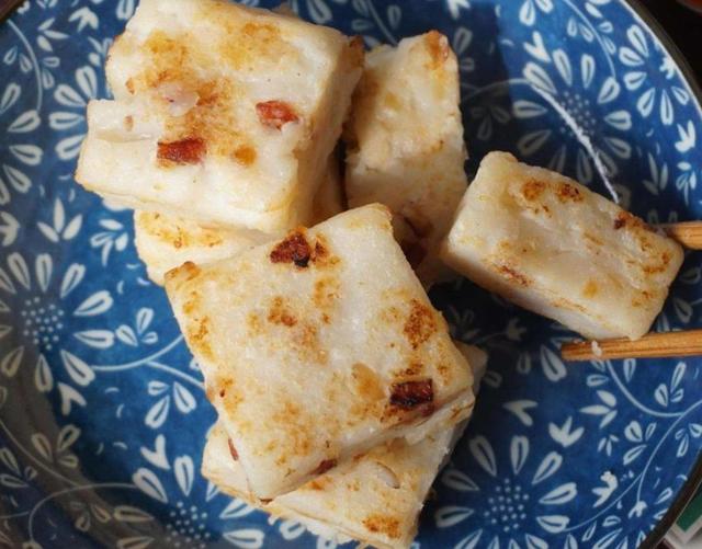 这个菜8毛钱一斤,一蒸一煎,香滑有嚼劲,朋友吃过非要打包带走|萝卜糕