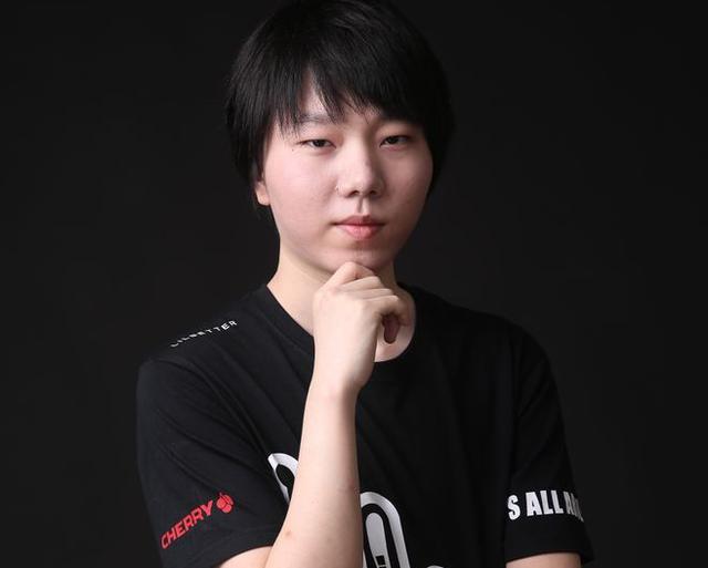 dota2:谁玩sf谁gg 红星中单看老陈直播了?vg1:1战平红星