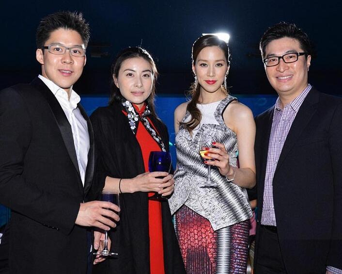 郭晶晶和众明星合影,高端修养的气质,高圆圆刘亦菲都被比下去了