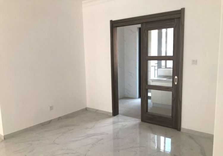 刚交钥匙的碧桂园精装房,全屋白墙没做吊顶,我见过最低档的装修