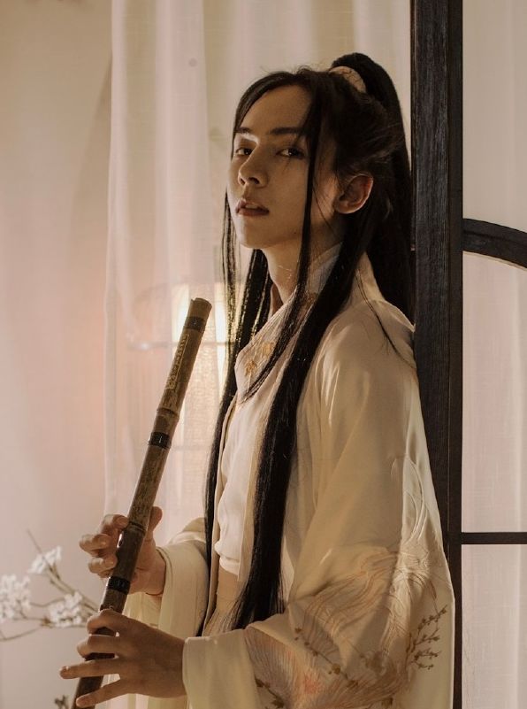 周锐自认穿汉服很丑,被造型师强制要求,看到效果后:谦谦公子