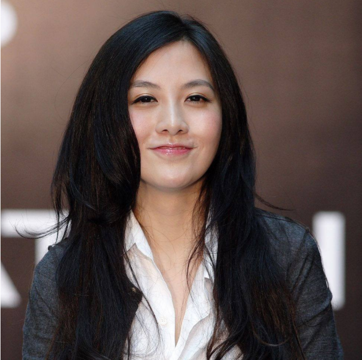 她15岁开始做模特,却成为香港钟表女王,如今接受男友求婚很幸福